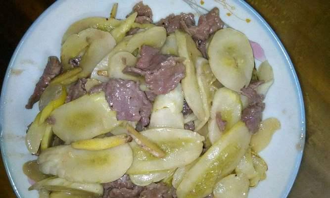 酸黄瓜豇豆炒肉的家常做法（肉嫩脆爽，口感丰富，健康美味的家常菜）-第2张图片-美味行家