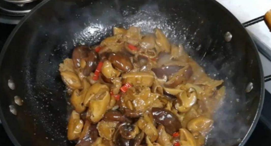 香菇卤肉的做法（味道鲜美，简单易做）-第3张图片-美味行家