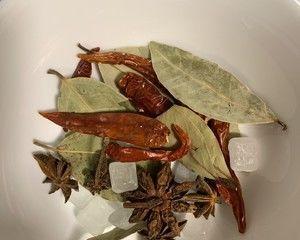 盐水鸭翅的制作方法（用最简单的方作美味的盐水鸭翅）-第1张图片-美味行家