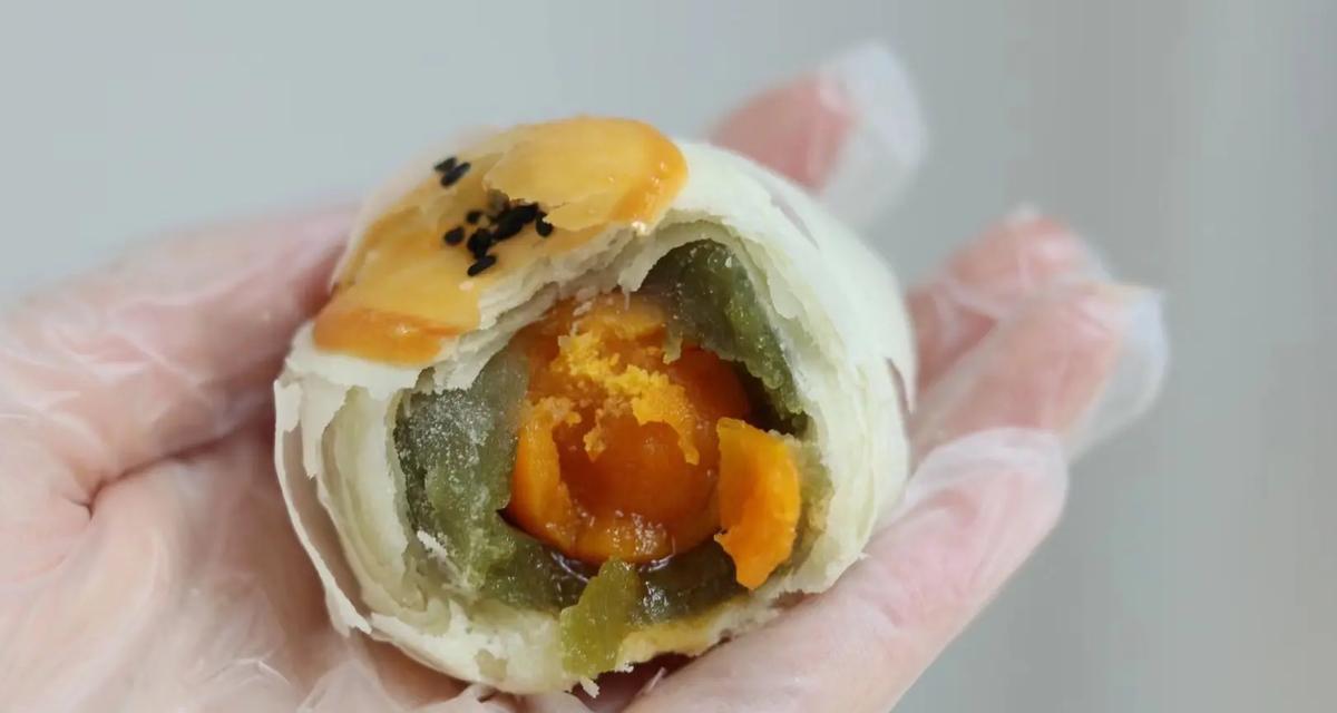 手工蛋黄酥的制作方法（自家制作美味可口，口感酥脆不油腻）-第1张图片-美味行家