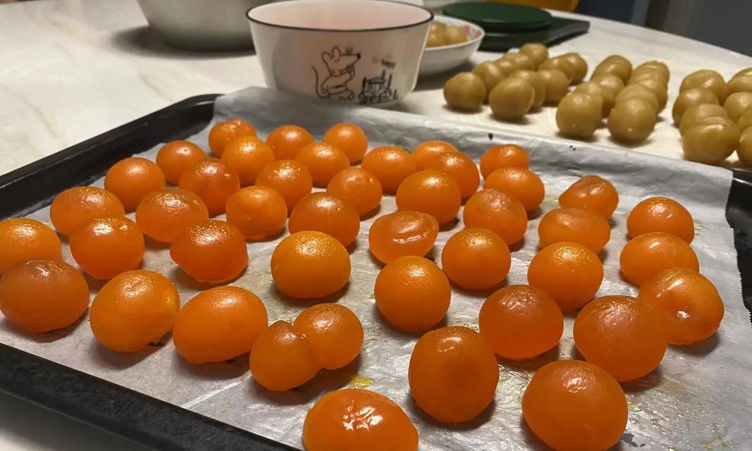 手工蛋黄酥的制作方法（自家制作美味可口，口感酥脆不油腻）-第2张图片-美味行家