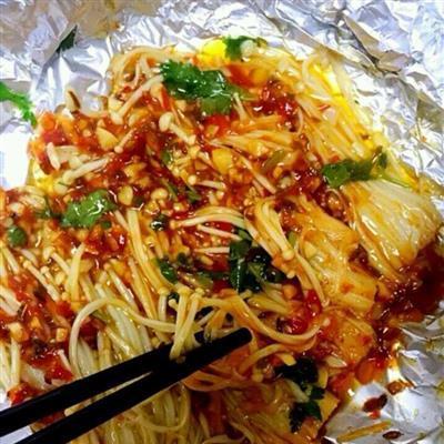 锡纸金针菇的烤制方法（用锡纸保留营养，让金针菇更美味）-第1张图片-美味行家