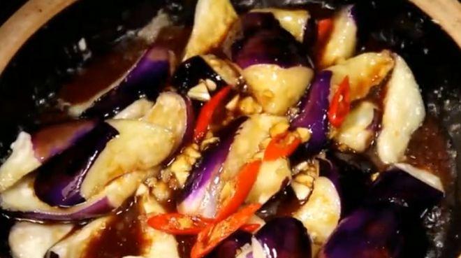 糯香四溢，鲜美诱人——糯茄子的做法（口感细腻，营养丰富，一盘糯茄子，让你欲罢不能）-第1张图片-美味行家