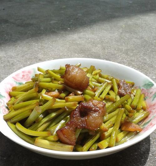 家常蒜苔炒五花肉（简单易学，美味可口，健康营养）-第1张图片-美味行家