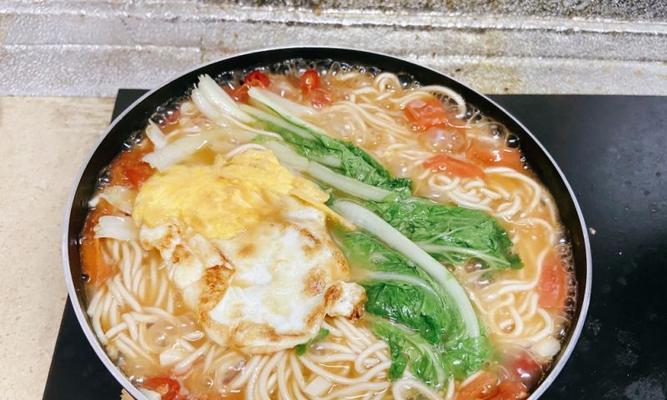 家常美食——以西红柿白菜鸡蛋面（营养健康，味道鲜美，如此简单的做法！）-第2张图片-美味行家
