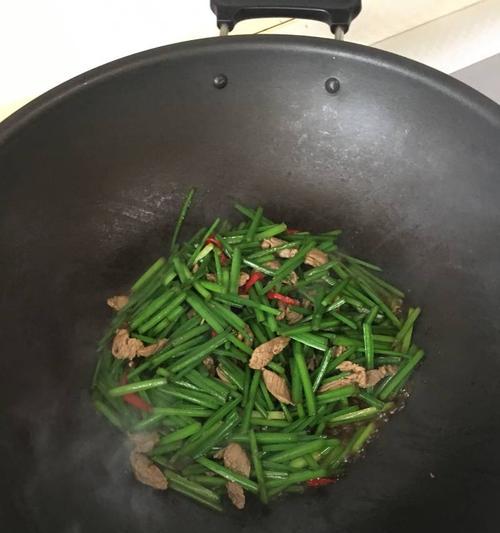 家常美食——肉丝炒韭菜（快手美味，美味可口，健康美食）-第1张图片-美味行家