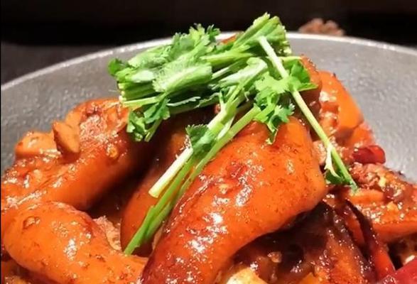 酥香辣猪蹄的制作方法（猪蹄，花椒，香辣酱，辣椒油）-第1张图片-美味行家