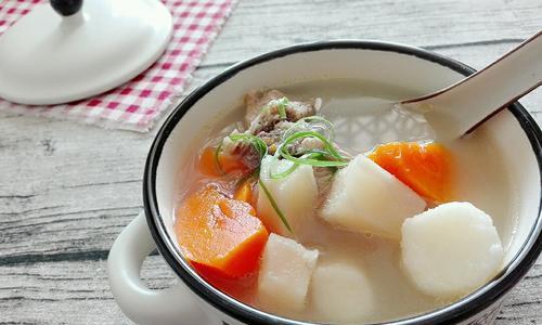 美味又健康的鲜鱼萝卜汤（以海鲜为主打的营养美食，营养丰富，让你吃出健康）-第3张图片-美味行家