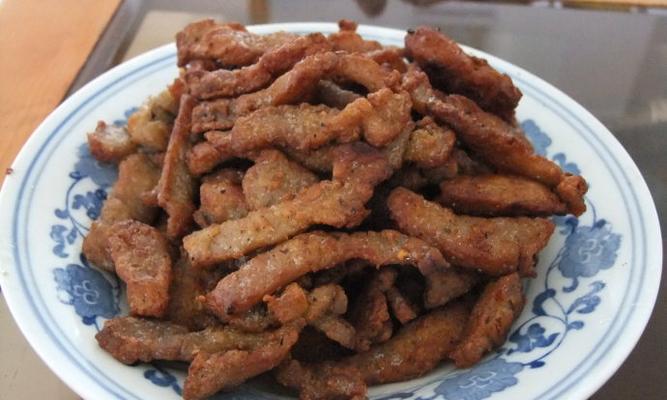 教你做香酥炸肉（鲜嫩多汁，外脆内嫩的酥炸肉，从此不必出门吃美食！）-第1张图片-美味行家
