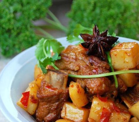 用土豆烧排骨豇豆做五香味美食（15道步骤，手把手教你做出绝佳排骨豇豆）-第1张图片-美味行家