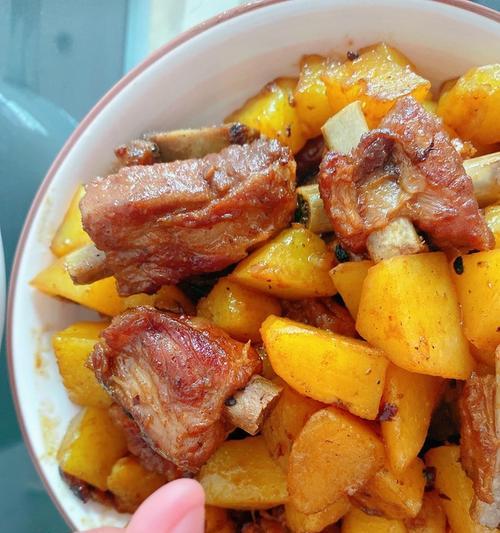 用土豆烧排骨豇豆做五香味美食（15道步骤，手把手教你做出绝佳排骨豇豆）-第3张图片-美味行家