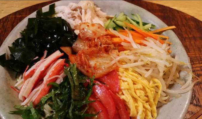 五彩荞麦凉面的制作方法（健康美味，色香味俱佳的凉面食谱）-第3张图片-美味行家