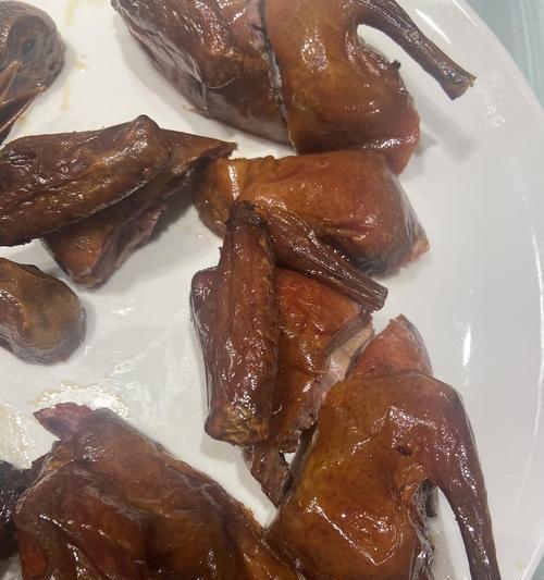 美食佳肴——蒜香鲜贝炒乳鸽（以精湛厨艺，制作口感绝佳的菜品）-第1张图片-美味行家