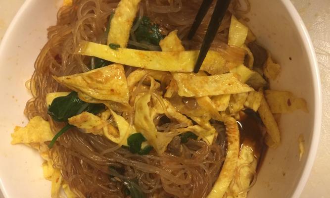 蒜蓉蛋皮粉丝的美味做法（口感鲜美，简单易做，尝尝鲜！）-第3张图片-美味行家
