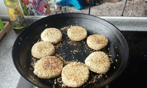 如何制作美味苏打烧饼（学会制作苏打烧饼，让你成为甜品达人）-第1张图片-美味行家