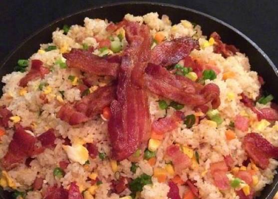 香辣蛋炒饭的制作方法（手把手教你做出口感绝佳的香辣蛋炒饭）-第3张图片-美味行家