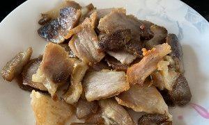 以咸猪肉为主角的美食探索（探寻咸猪肉的烹饪技巧与美味搭配）-第3张图片-美味行家