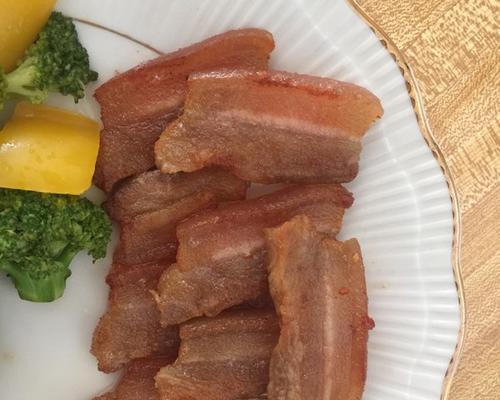 以咸猪肉为主角的美食探索（探寻咸猪肉的烹饪技巧与美味搭配）-第2张图片-美味行家
