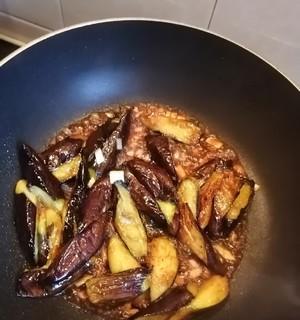 蒜蓉辣酱炒茄子，美味又下饭！-第2张图片-美味行家