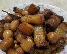 双鲍菇虎皮蛋红烧肉，美味不容错过（健康美味的家常菜，教你如何烹制双鲍菇虎皮蛋红烧肉）-第1张图片-美味行家