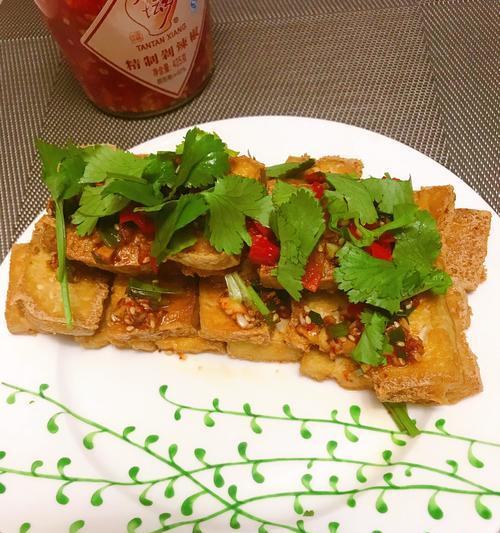 四喜臭豆腐，嗨翻味蕾（探寻传统美食背后的秘密，以四喜臭豆腐为例）-第2张图片-美味行家
