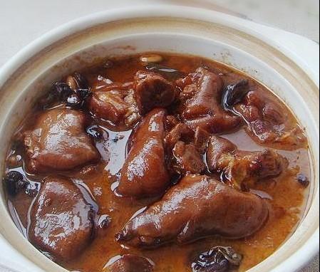 家常美食——香菇炖猪脚的做法（浓郁滋补，营养美味，让你享受舌尖上的幸福）-第3张图片-美味行家