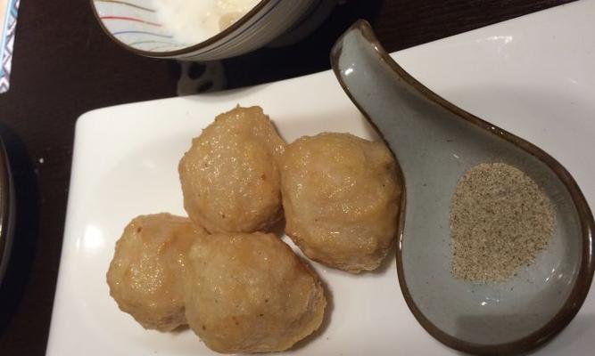 油炸花枝丸的制作方法与技巧（从选材到炸制全程掌握，口感鲜美的美食不容错过）-第2张图片-美味行家