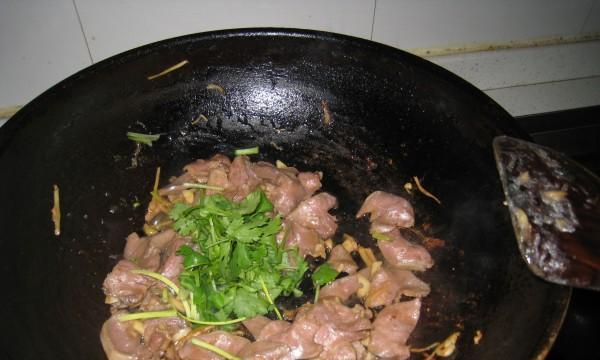 四季豆炒猪舌（一道别有风味的家常菜，让你口味大开）-第2张图片-美味行家