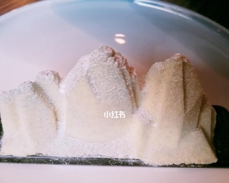 手工制作雪山蛋糕的完美指南（以传统做法，教你制作口感细腻、色泽美丽的雪山蛋糕）-第3张图片-美味行家