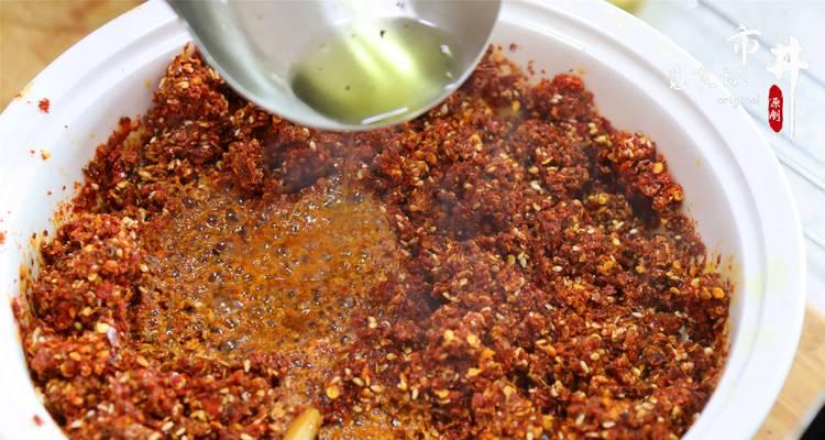 美食家必备！以油泼辣子为主角的无辣不欢佳肴（口感醇厚、香辣可口的油泼辣子，让你欲罢不能）-第1张图片-美味行家