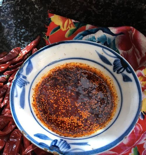 美食家必备！以油泼辣子为主角的无辣不欢佳肴（口感醇厚、香辣可口的油泼辣子，让你欲罢不能）-第3张图片-美味行家