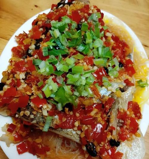 手把手教你制作酸辣剁椒剥皮鱼（家庭美食大赏，轻松学做剥皮鱼）-第3张图片-美味行家