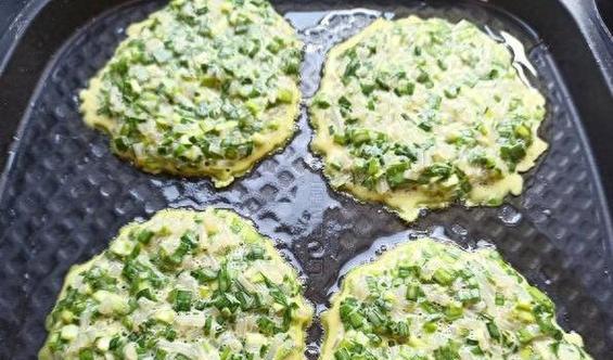 健康早餐之蔬菜饼（一份美味营养，多重好处等你发现！）-第1张图片-美味行家