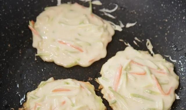健康早餐之蔬菜饼（一份美味营养，多重好处等你发现！）-第3张图片-美味行家