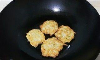 美味油炸土豆块煎鸡蛋的做法（让你的早餐更加美味的小技巧）-第2张图片-美味行家