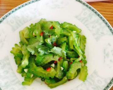 如何制作美味可口的糖腌苦瓜（传统美食再现，苦中带甜的美味体验）-第2张图片-美味行家