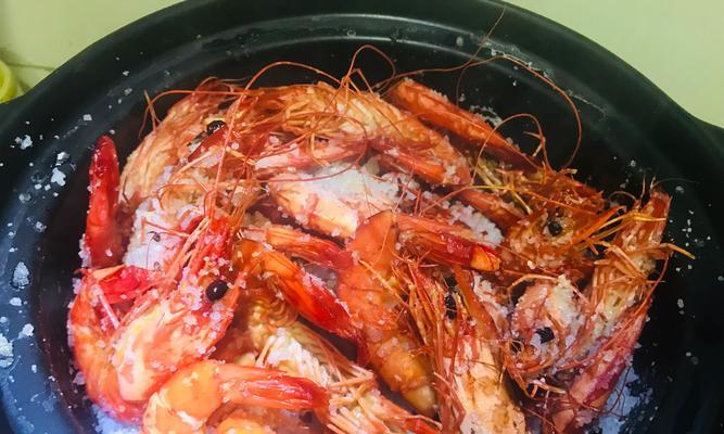 盐焗大虾的制作方法（健康美味的海鲜佳肴）-第1张图片-美味行家