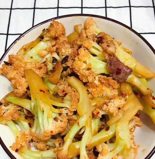 五花肉菜花香锅的制作方法（中式美食，五味俱全）-第1张图片-美味行家