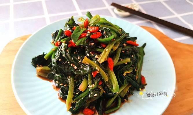 香椿拌蒜薹，美味又养生（传统佳肴再现，口感鲜爽兼营养丰富）-第2张图片-美味行家