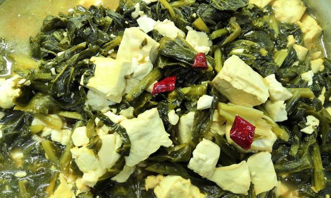 美味清爽的雪里蕻炖豆腐（健康营养的家常菜，让你爱上蔬菜）-第2张图片-美味行家