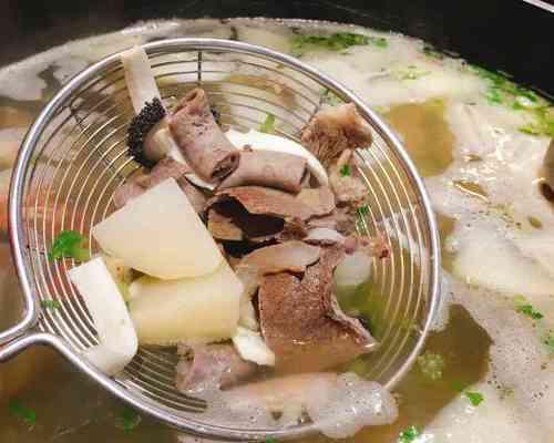 山珍肥牛粥的制作方法（用香料和新鲜肉制作一碗美味的粥）-第3张图片-美味行家