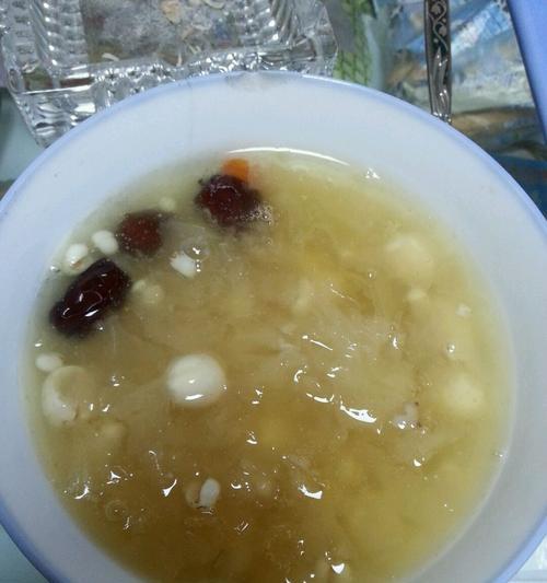 营养美味银耳山药羹（家常制作方法，让你轻松享受滋补佳肴）-第1张图片-美味行家