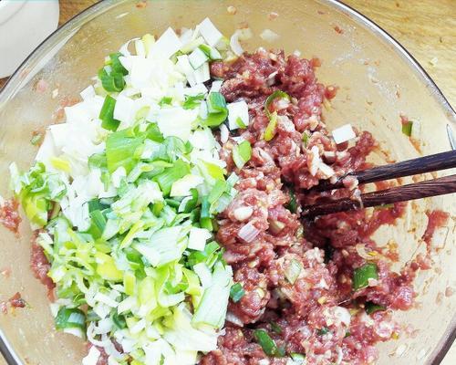 美味健康的羊肉萝卜馅饺子（一份健康的传统美食）-第1张图片-美味行家