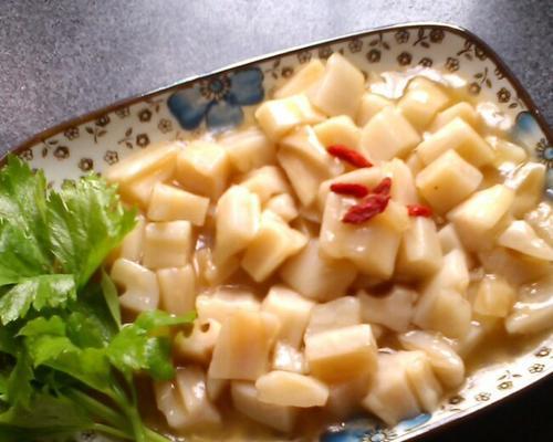 家常糖醋藕丁，口感独特美味（一道简单易学的下饭佳肴，让你大快朵颐）-第3张图片-美味行家