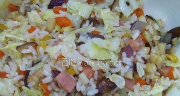 如何制作美味的杂锦炒饭（传授秘诀，让你轻松做出口感超棒的杂锦炒饭）-第3张图片-美味行家