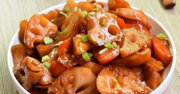 五花肉焖莲藕（家庭美食）-第2张图片-美味行家