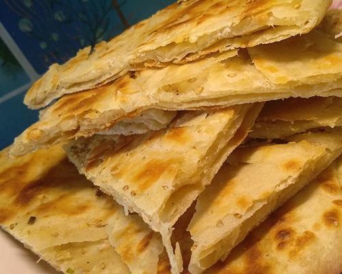 烫面饼的制作方法（一步一步教你轻松做烫面饼，让你成为专业小面点手艺人）-第1张图片-美味行家
