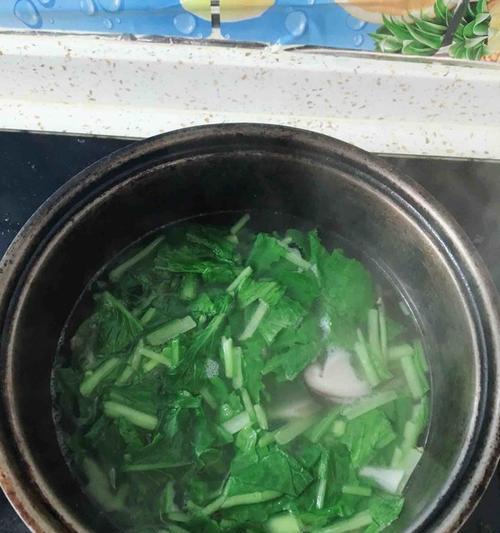 小白菜容汤，清爽解暑的夏日良方（以小白菜为主材，搭配多样食材，打造滋味丰富的美味汤品）-第3张图片-美味行家