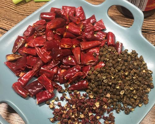如何用油炸鲜花椒做出美味的佐料？（让口感更加香醇的炸花椒，让你的菜肴更上一层楼！）-第2张图片-美味行家