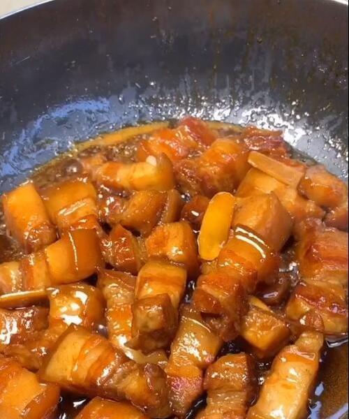不失美味的家常红烧肉做法（以太阳花为秘密武器，让红烧肉更加美味）-第3张图片-美味行家